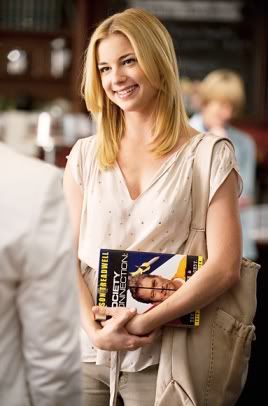 Emily VanCamp Revenge Fashion Style