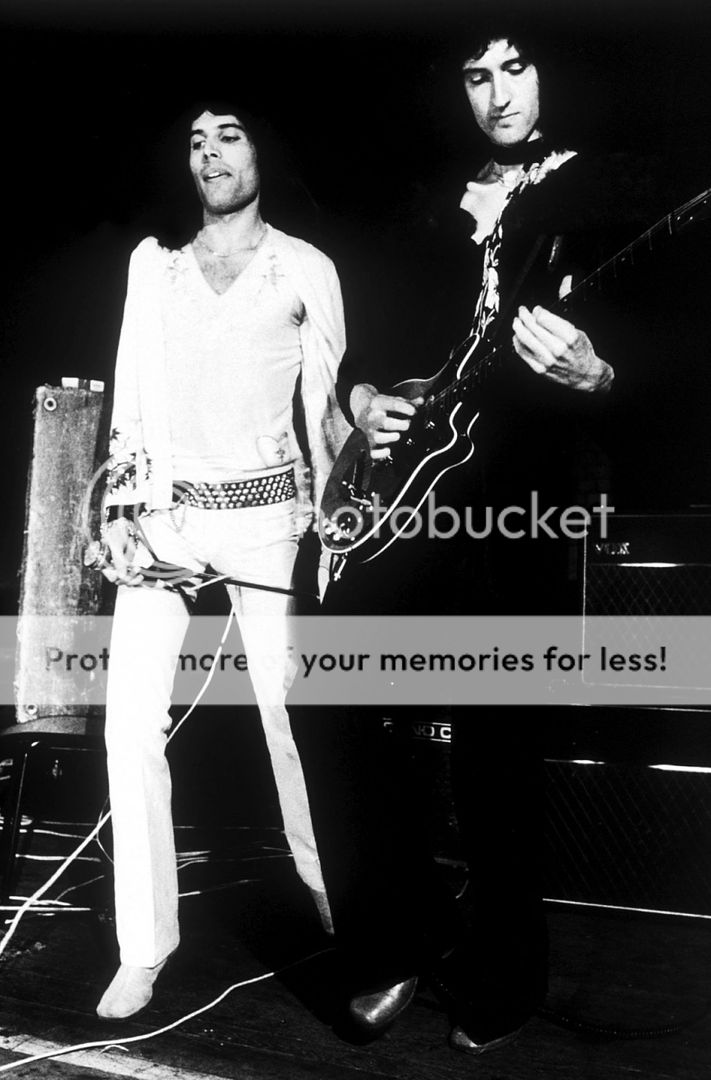 freddie-mercury-and-brian-may-077_zpsaa2bb12a