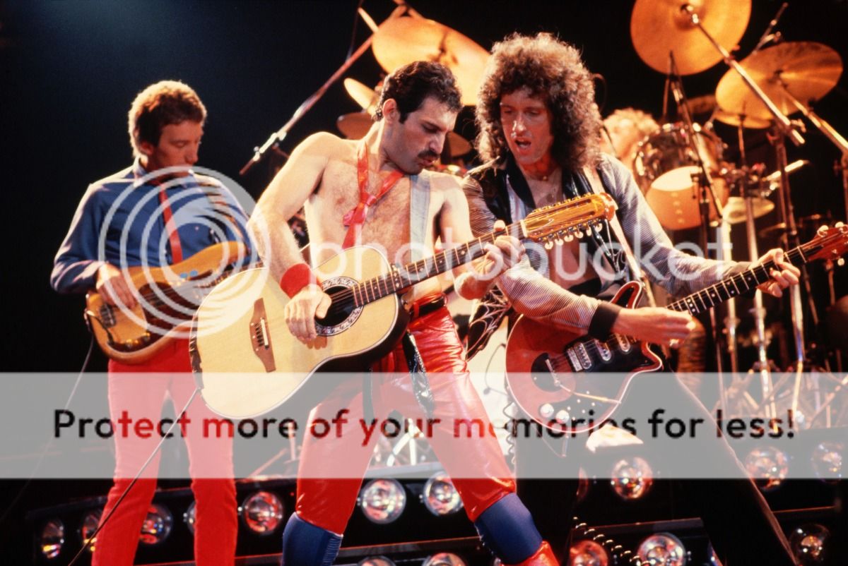 queen-on-stage-big-photo_zps551a06e3